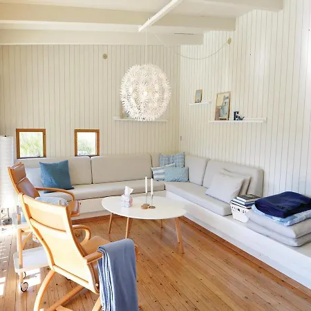 Three-bedroom Holiday In * Ebeltoft